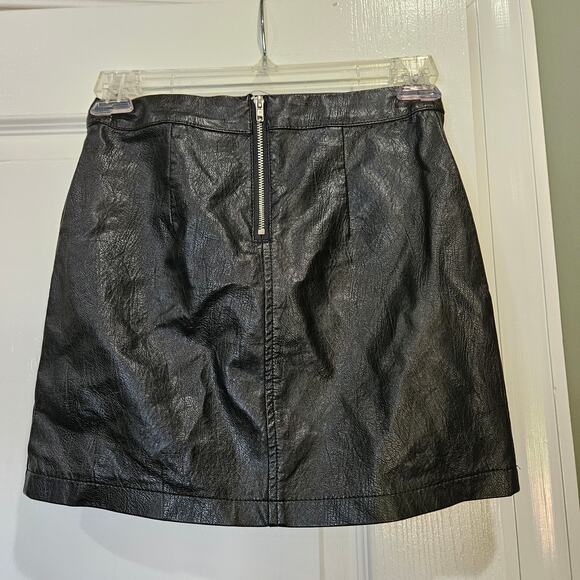 Art Class Girl's Medium (7/8) Faux Leather Skirt - Picture 2 of 4